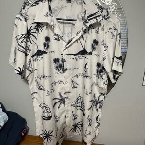NFINITY Monochrome Graphic Shirt